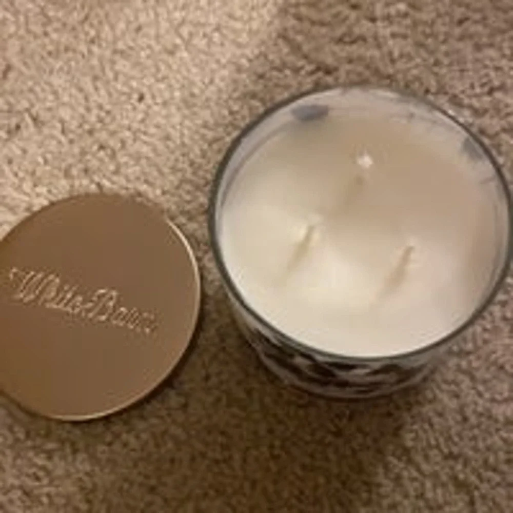 Bath‎ and Body Works Candle white barn sea salt and linen